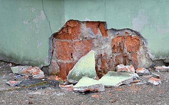 Gutachten und Sanierung bei Schäden an Gebäuden.